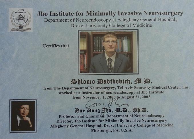 מורה לנוירואנדוסקופיה במכון Jho לנוירוכירורגיה בפנסילבניה